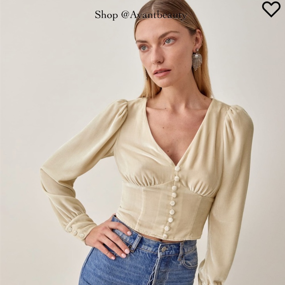 NWT reformation Henning velvet top long sleeve size 8 almond buttoned